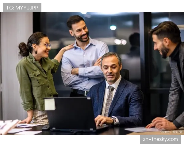 人物聚焦:柏林联合老将特里梅尔,在防线上的领导力与长传调度 人物聚焦:柏林联合老将特里梅尔,在防线上的领导力与长传调度